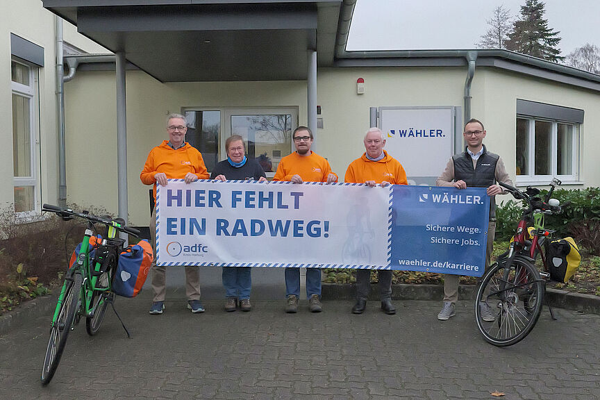 bei der Banner-Übergabe